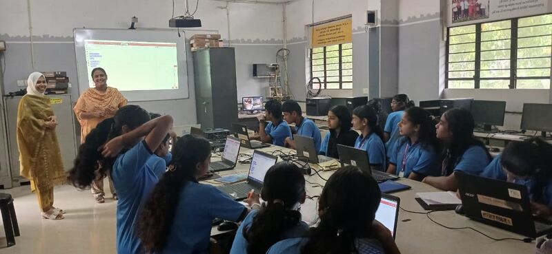 പ്രമാണം:2025 LK School camp 4.jpeg