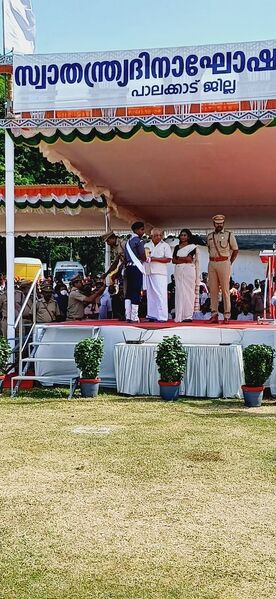 പ്രമാണം:21060-krishnankutty 3.jpg