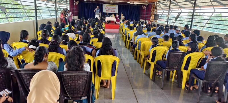 പ്രമാണം:28034 reading day3.jpg