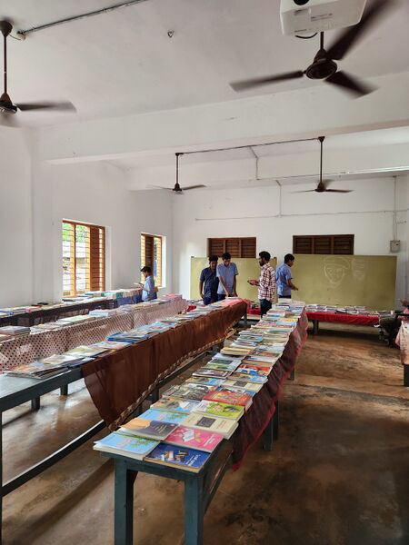 പ്രമാണം:38102-book mela3.jpg