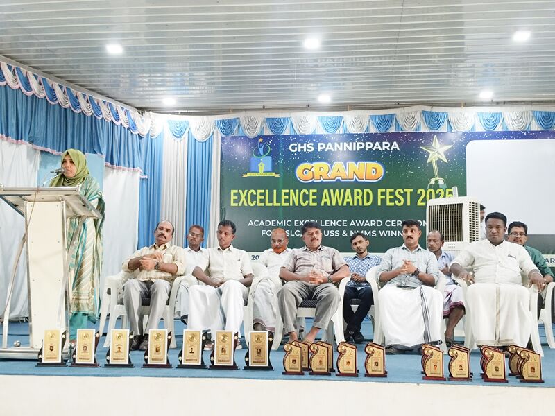 പ്രമാണം:48134 Award Program.jpg