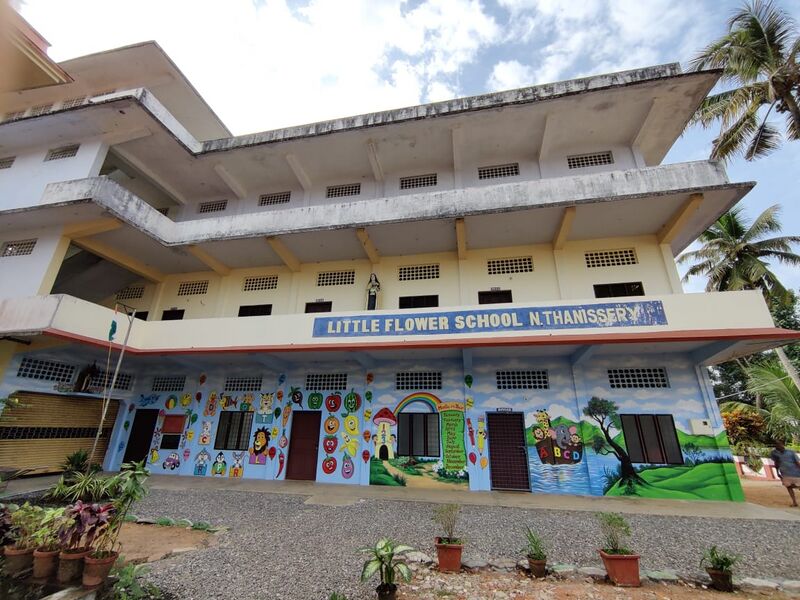 പ്രമാണം:LflpsthSchool Photo.jpg