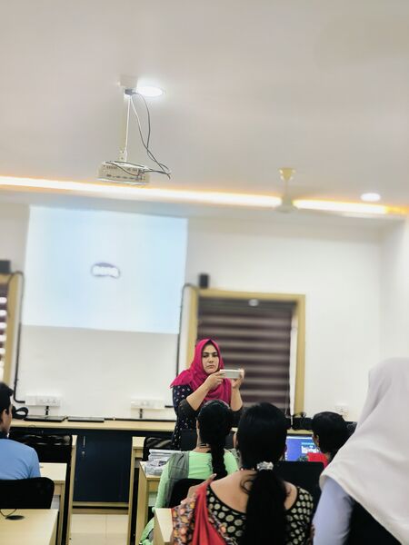 പ്രമാണം:Robotics പരിശിലനം1.jpg