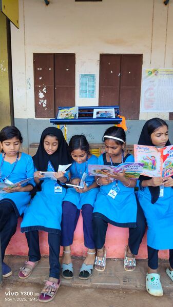 പ്രമാണം:19862 piravi3.jpg