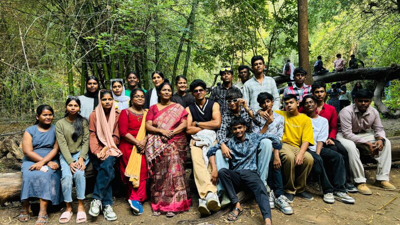 പ്രമാണം:21060 mysour study tour2.jpg