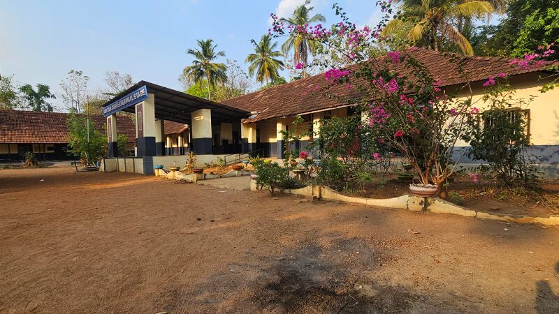 പ്രമാണം:21223 School Ppicture.jpg