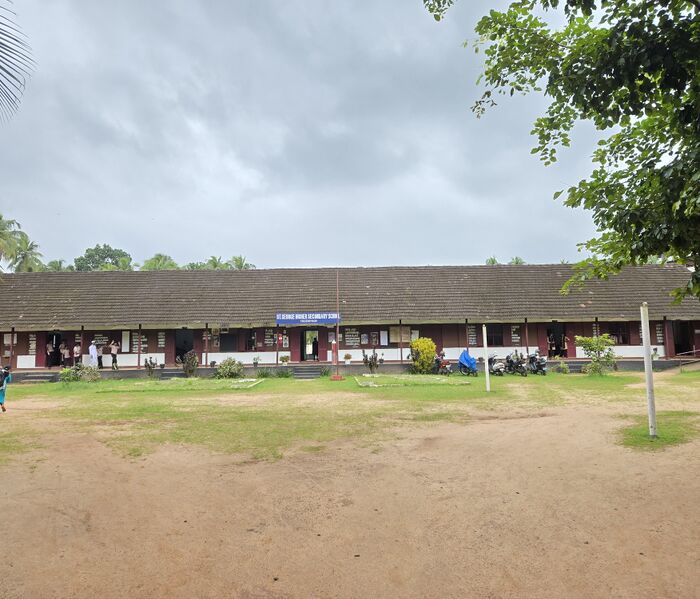 പ്രമാണം:24052 School entrance.jpg
