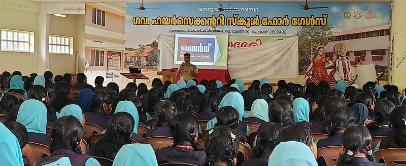 പ്രമാണം:42042 lahari.jpg