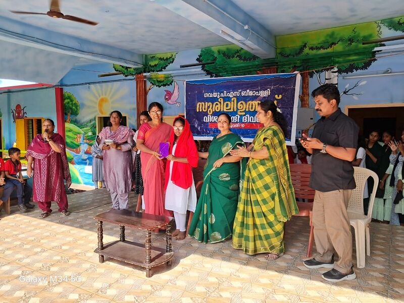 പ്രമാണം:43240 hindidivas2.jpg