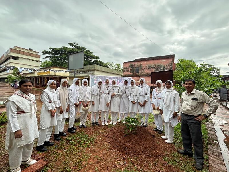 പ്രമാണം:Jrc ghss kumbla.jpeg