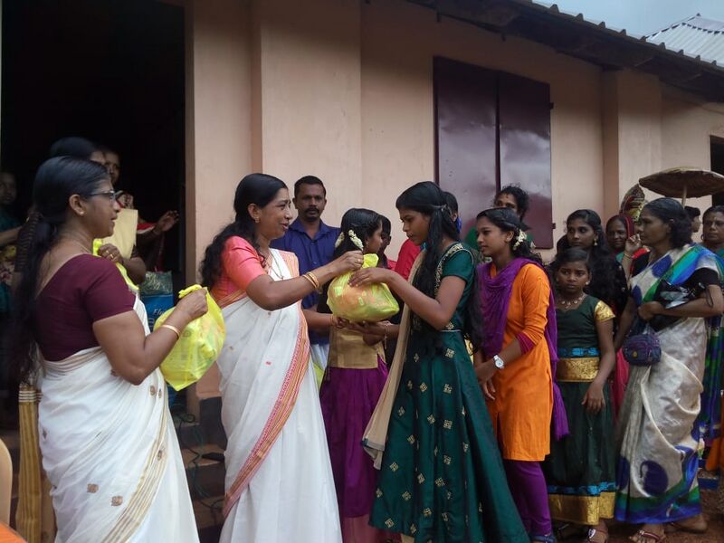 പ്രമാണം:ശിവറാം സ്കൂളിലെ ഓണക്കിറ്റ്.jpeg