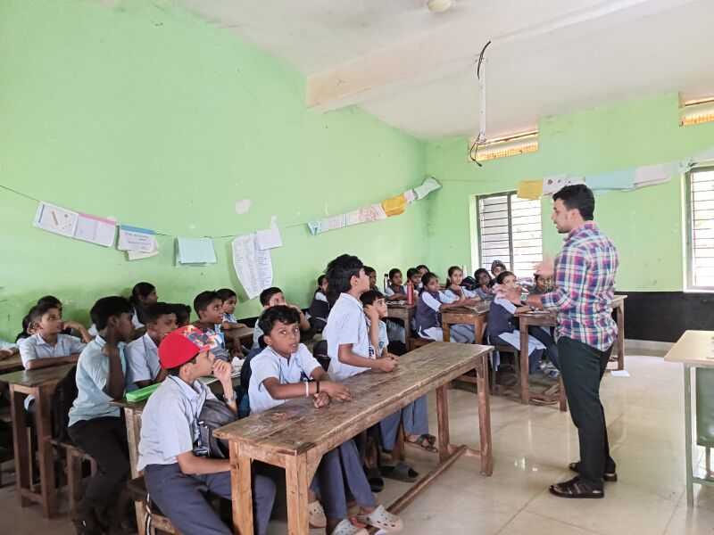 പ്രമാണം:12017 class sabha4.jpg
