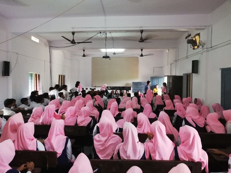 പ്രമാണം:19015-English Club Activity 3.jpeg