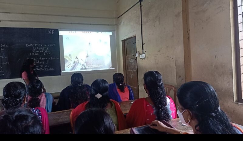 പ്രമാണം:34024-lk amma3.jpg