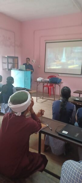 പ്രമാണം:42070 schoolcamp2.jpg