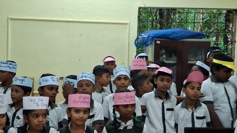 പ്രമാണം:44252-lahari 2.jpg