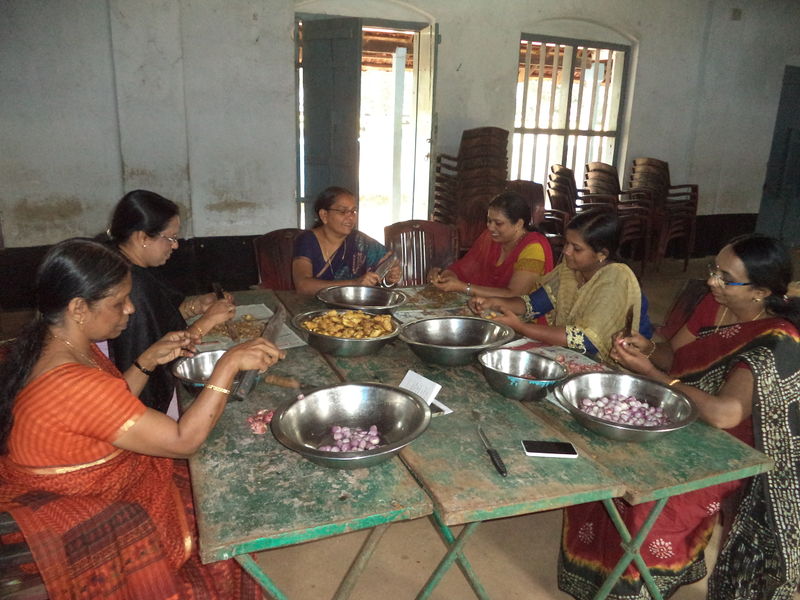 പ്രമാണം:Sadya orukkam.JPG