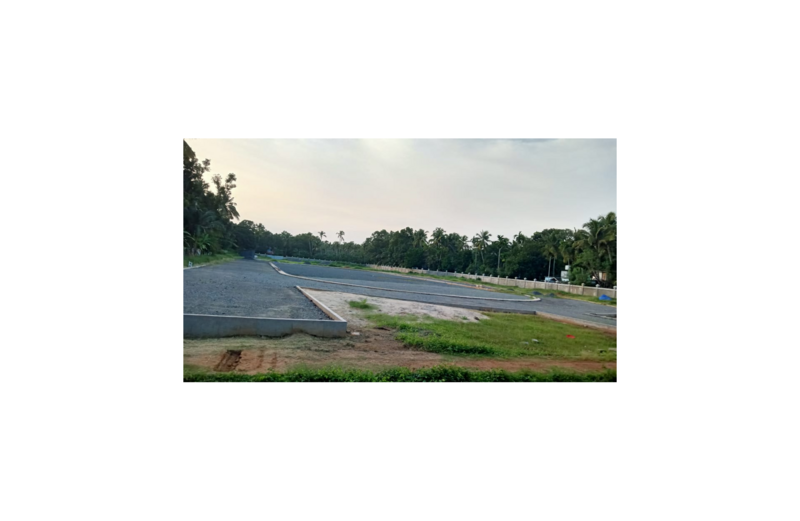 പ്രമാണം:24059 school ground.png