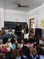2025 SSLC പരീക്ഷയിൽ ഫുൾ എപ്ലൂസ് വാങ്ങിയ കുട്ടിയെ അനുമോദിക്കുന്നു.