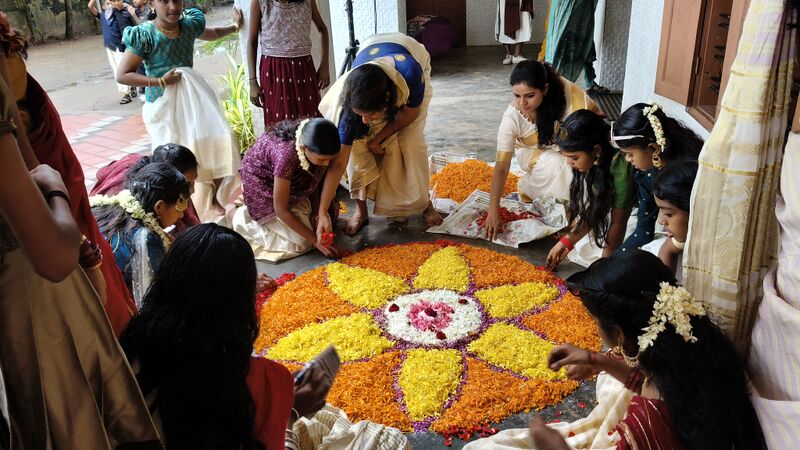 പ്രമാണം:26337-EKM Onam1.jpg