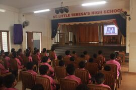 കുട്ടികളെ ആ . ക്സ് . ഇ . എം ആയി ബന്ധപ്പെട്ടുള്ള വീഡിയോ കാണിക്കുന്നു