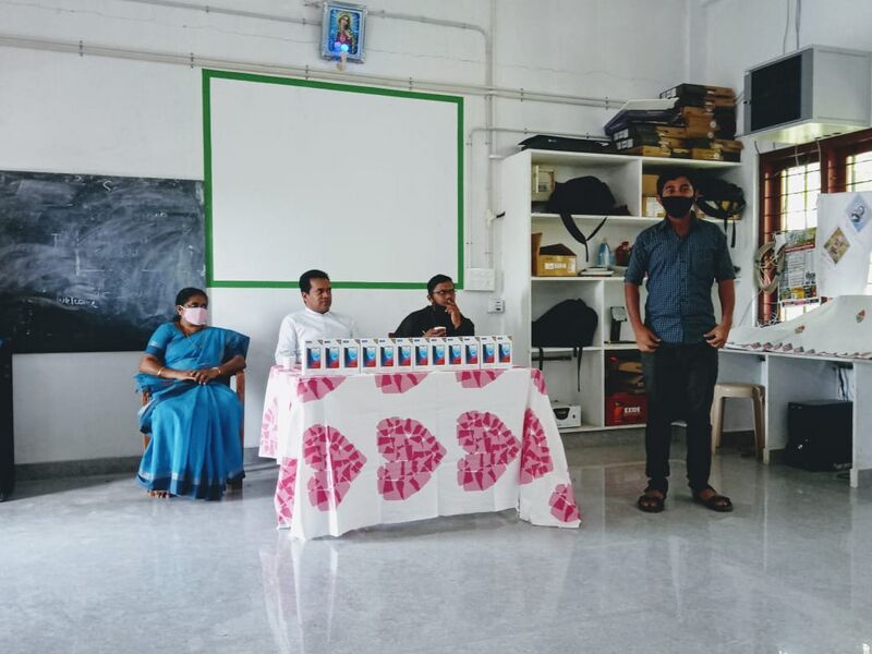 പ്രമാണം:30014 PHONE1.jpg