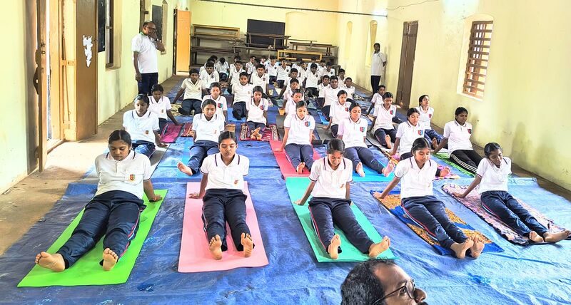 പ്രമാണം:36031 yoga day3.jpeg