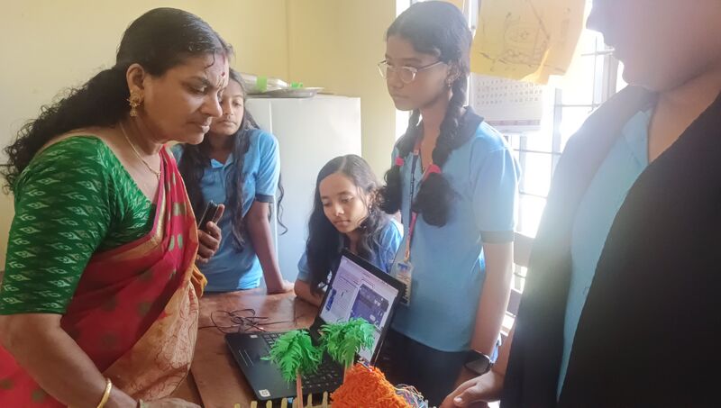 പ്രമാണം:42071 Robotic fest1.jpg