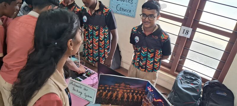 പ്രമാണം:44046 lk23 robo3.jpg