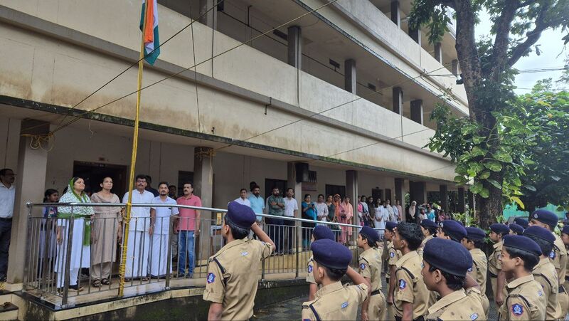 പ്രമാണം:47042-kkd-independence day 25.jpg