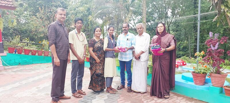 പ്രമാണം:Book distribution.jpg