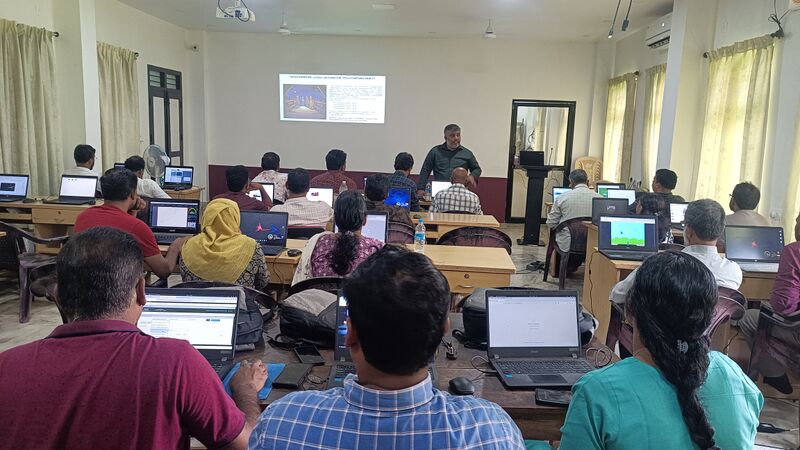 പ്രമാണം:Drcmlp training 8 13.jpg