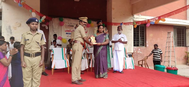 പ്രമാണം:HM ANO.jpg