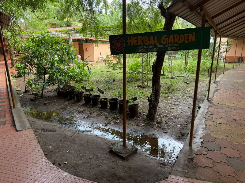 പ്രമാണം:Herbal Garden SMS.jpg