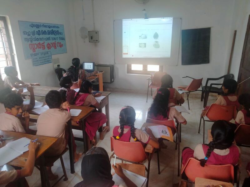 പ്രമാണം:17472 SMART CLASS ROOM.jpg