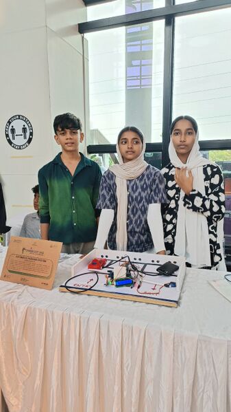 പ്രമാണം:18028 tinkaring.jpg