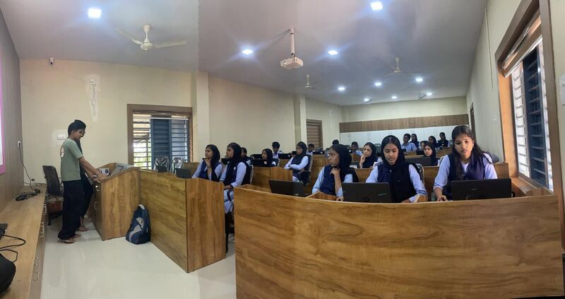 പ്രമാണം:19066 school wiki.jpg