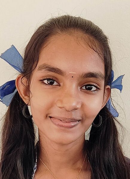 പ്രമാണം:22076 LK 24 SuryaGayathri.jpg