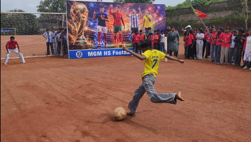 പ്രമാണം:25086-EKM-GOAL2026-KICK1.jpg