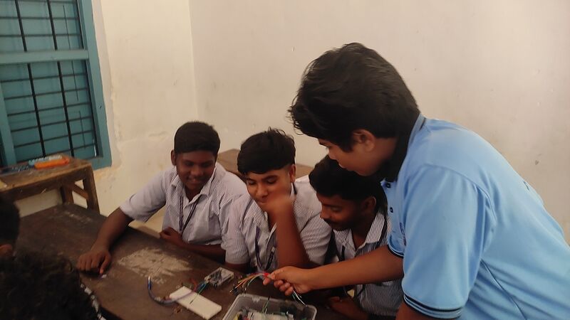 പ്രമാണം:28041 robotics shilpashala jan8 2.jpg