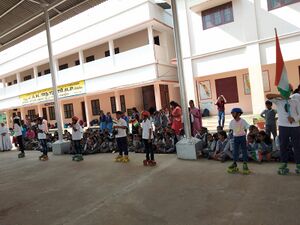 34250 SKATTING PARADE.jpg