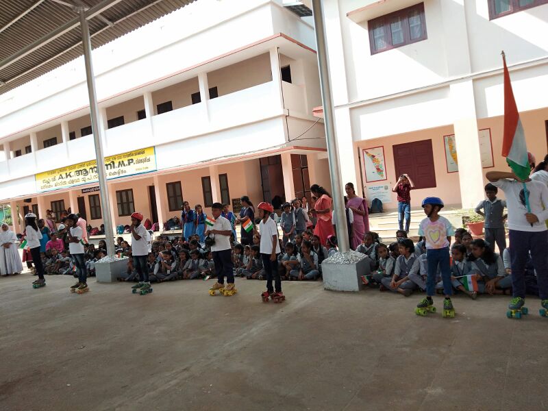 പ്രമാണം:34250 SKATTING PARADE.jpg