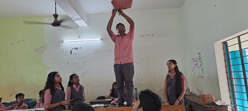 പ്രമാണം:44055 high tech vacation.jpg