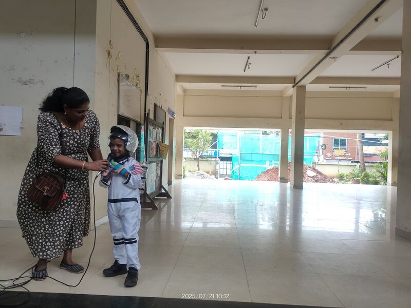 പ്രമാണം:Chandra1 43073.jpg