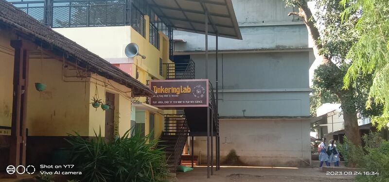 പ്രമാണം:Tinkering lab @ my school.jpeg
