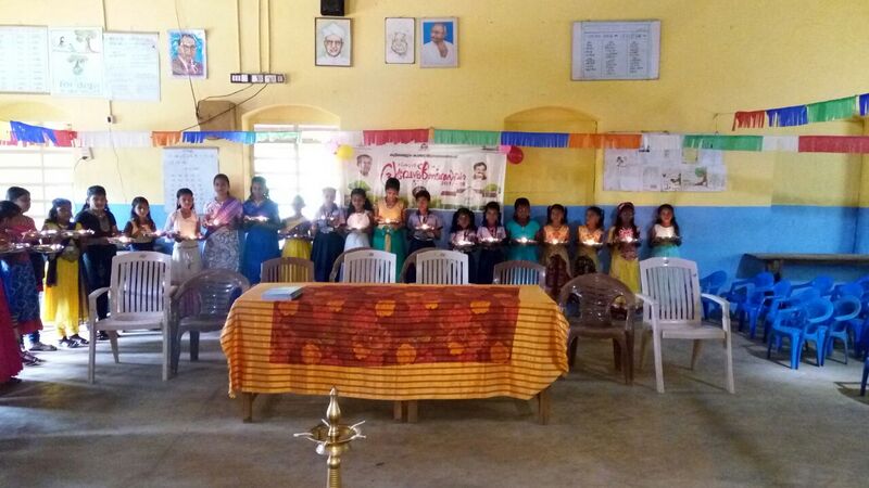 പ്രമാണം:അക്ഷരദീപത്തോടെ വിദ്യാലയത്തിൽ.jpg