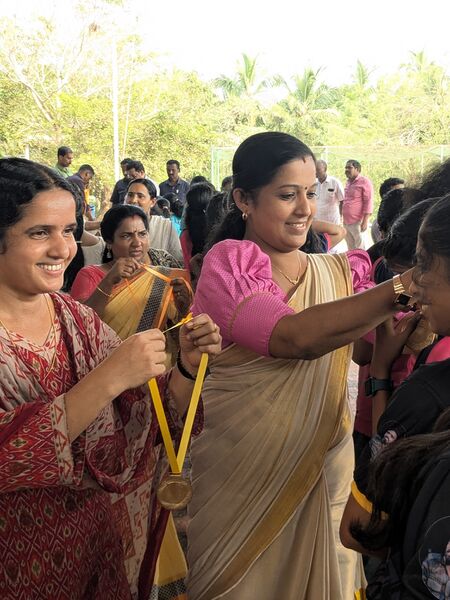 പ്രമാണം:12039 SNEHADARAM3.jpg