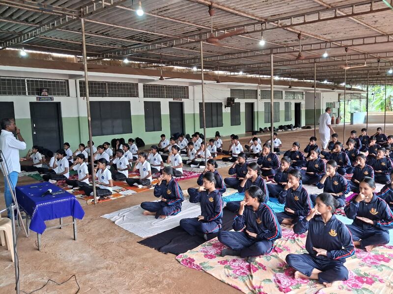 പ്രമാണം:12045 KGD YOGA3.jpeg