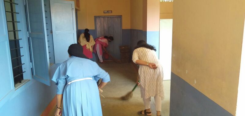 പ്രമാണം:15028ശുചീകരണം 2.jpg