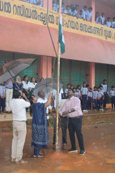 പ്രമാണം:15062 flaghoisting.jpg